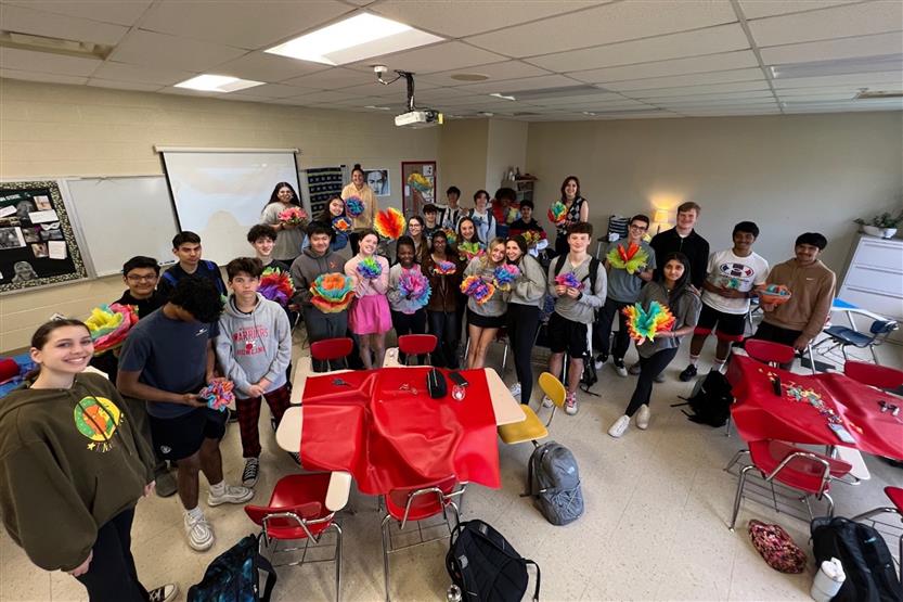 Ravenwood High students teach in Spanish class